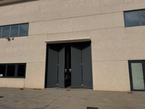 locale commerciale in vendita a Dalmine in zona Guzzanica