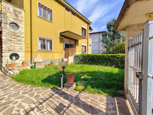 casa indipendente in vendita a Dalmine in zona Guzzanica