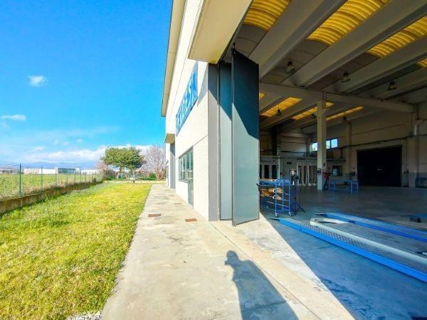 locale commerciale in vendita a Dalmine