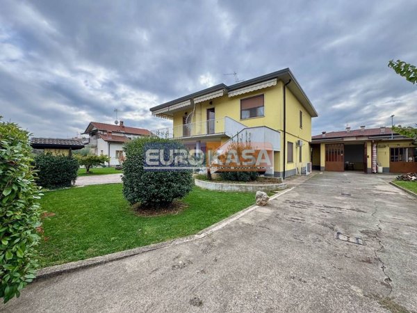 casa indipendente in vendita a Dalmine