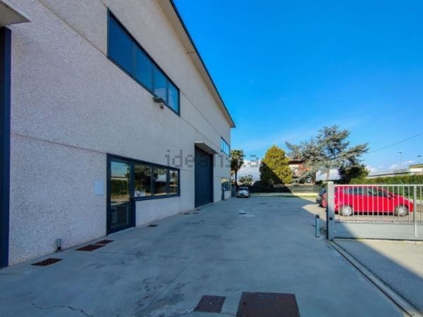 capannone in vendita a Dalmine