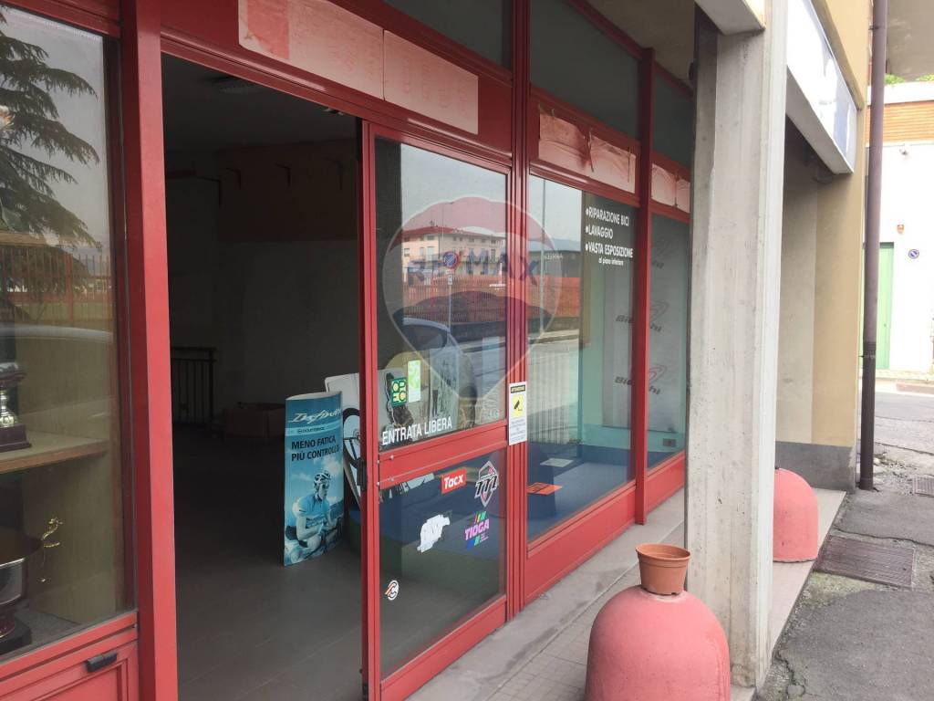 negozio in vendita a Dalmine