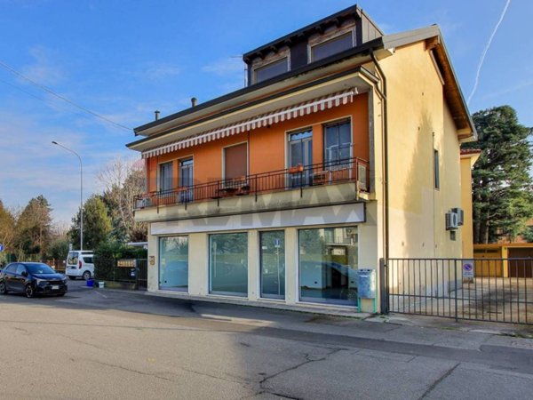 negozio in vendita a Dalmine in zona Mariano al Brembo
