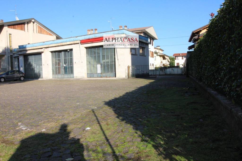 locale commerciale in vendita a Dalmine