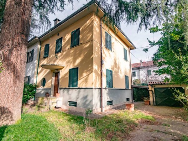 casa indipendente in vendita a Dalmine in zona Guzzanica