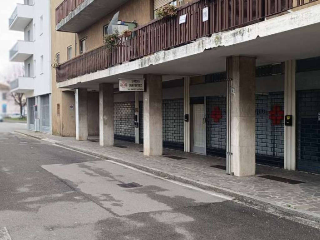 ufficio in vendita a Dalmine in zona Sforzatica Sant'Andrea