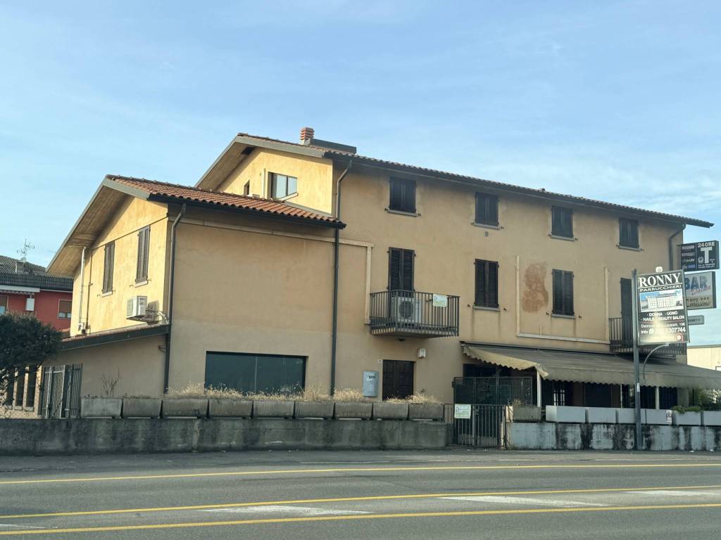 intera palazzina in vendita a Dalmine in zona Guzzanica