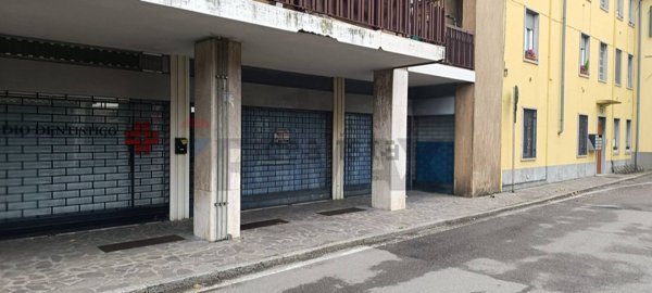 locale commerciale in vendita a Dalmine in zona Sforzatica Sant'Andrea