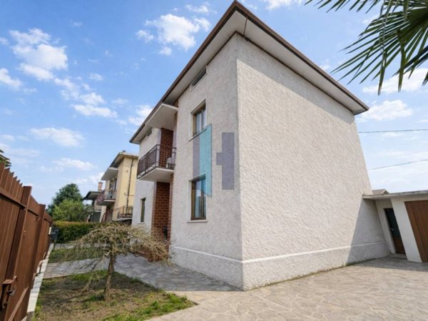 casa indipendente in vendita a Dalmine