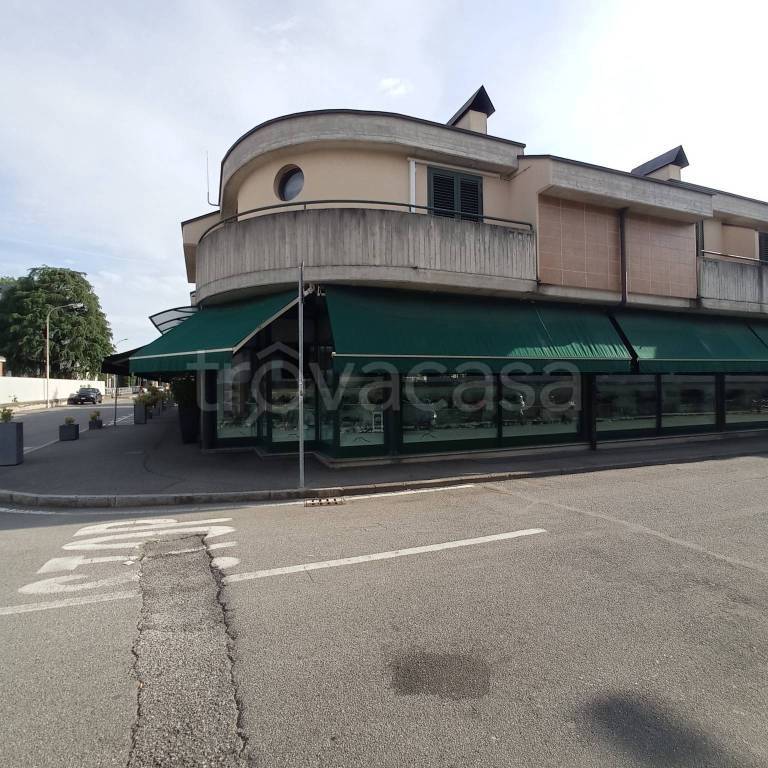 negozio in vendita a Dalmine