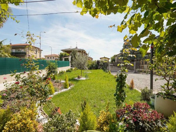 casa indipendente in vendita a Dalmine in zona Mariano al Brembo