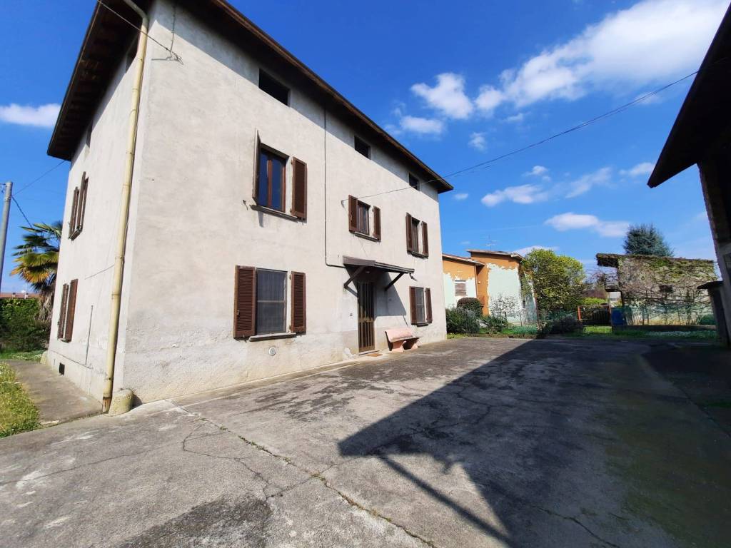 casa indipendente in vendita a Dalmine in zona Sforzatica Santa Maria d'Oleno