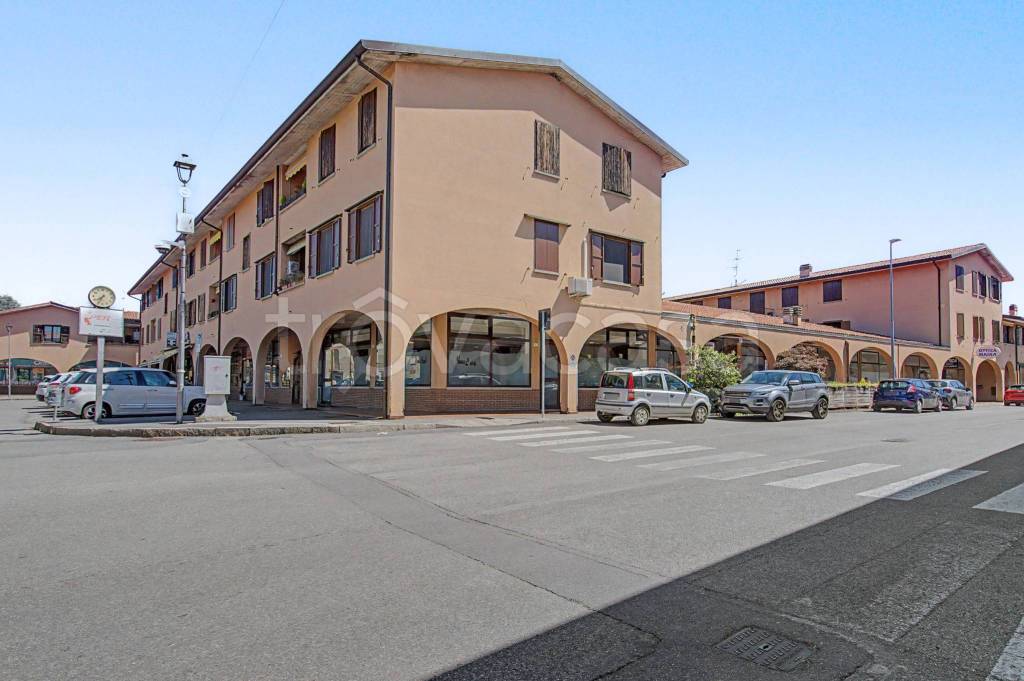 negozio in vendita a Dalmine in zona Mariano al Brembo