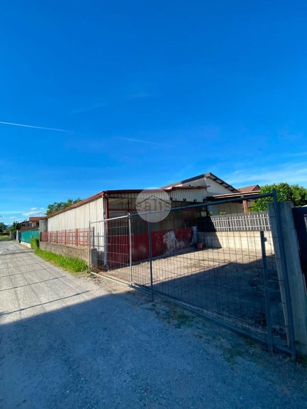 locale di sgombero in vendita a Dalmine in zona Sforzatica Sant'Andrea