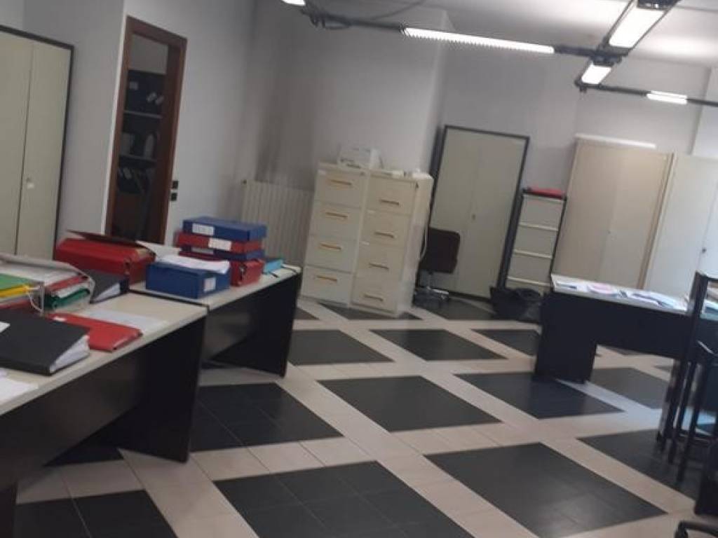ufficio in vendita a Dalmine in zona Sforzatica Sant'Andrea