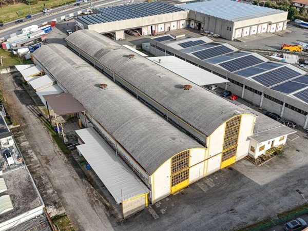 capannone in vendita a Dalmine in zona Guzzanica