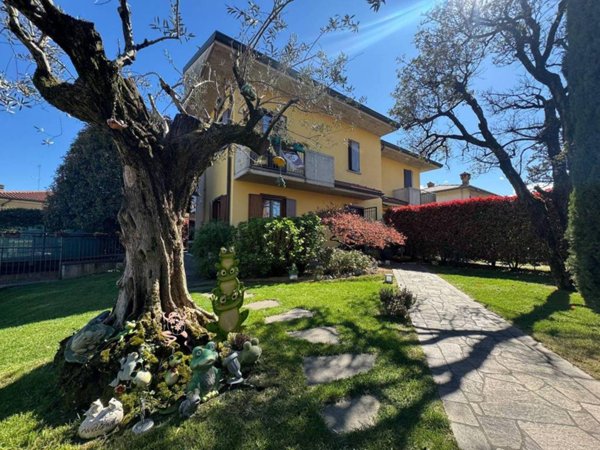 casa indipendente in vendita a Dalmine in zona Sforzatica Sant'Andrea