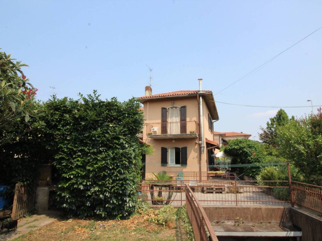 casa indipendente in vendita a Dalmine in zona Sforzatica Sant'Andrea