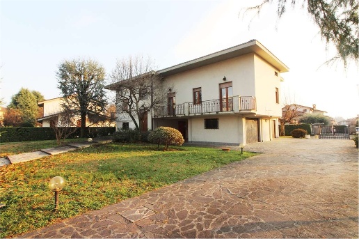 casa indipendente in vendita a Dalmine in zona Sforzatica Sant'Andrea