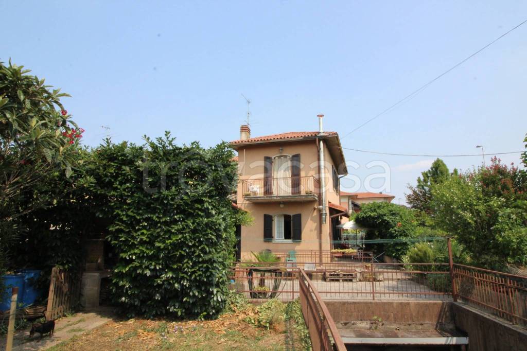 casa indipendente in vendita a Dalmine in zona Sforzatica Sant'Andrea