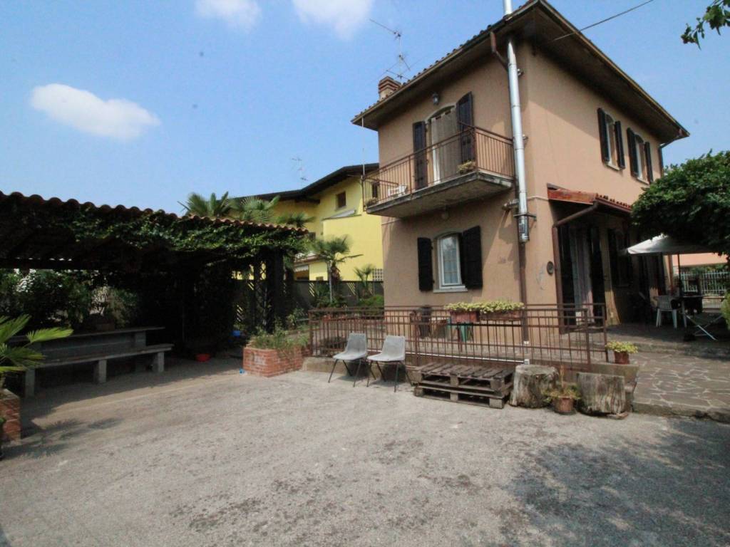 casa indipendente in vendita a Dalmine
