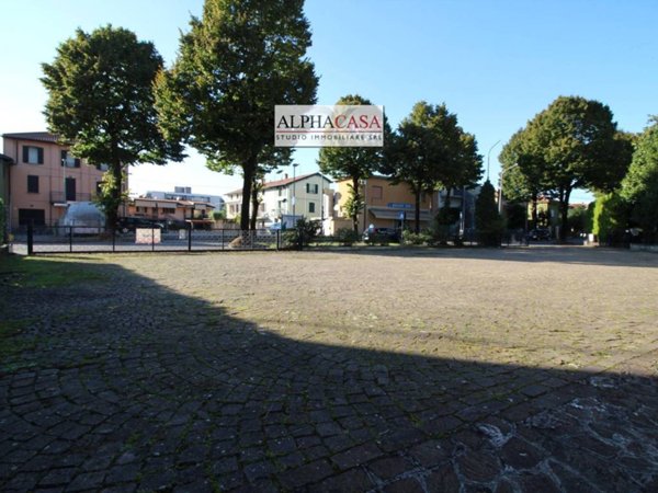 locale commerciale in vendita a Dalmine in zona Mariano al Brembo