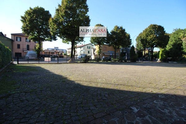 locale commerciale in vendita a Dalmine in zona Mariano al Brembo
