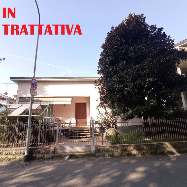 casa indipendente in vendita a Dalmine in zona Sforzatica Sant'Andrea