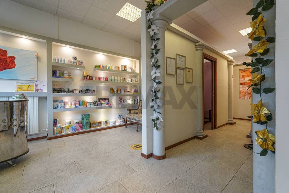 locale commerciale in vendita a Dalmine in zona Sforzatica Sant'Andrea