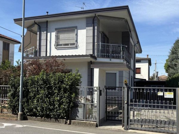casa indipendente in vendita a Dalmine in zona Sforzatica Sant'Andrea