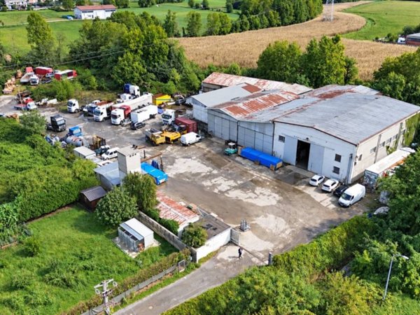 locale commerciale in vendita a Dalmine