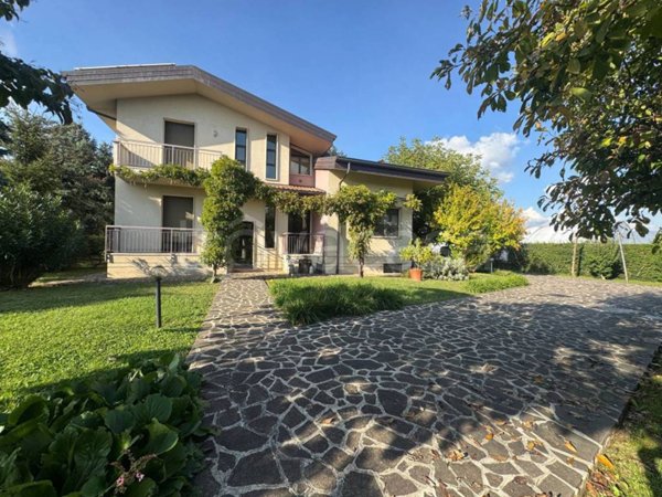 casa indipendente in vendita a Dalmine in zona Sforzatica Sant'Andrea