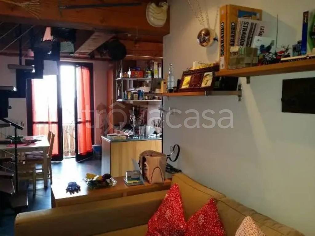 casa indipendente in vendita a Dossena