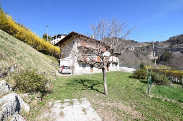 casa indipendente in vendita a Dossena