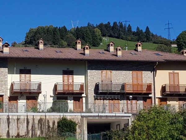 casa indipendente in vendita a Dossena