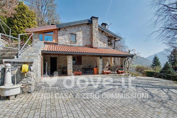 casa indipendente in vendita a Dossena