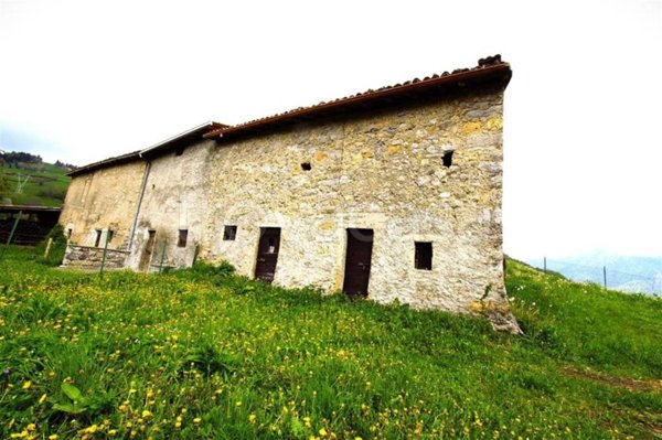 casa indipendente in vendita a Dossena