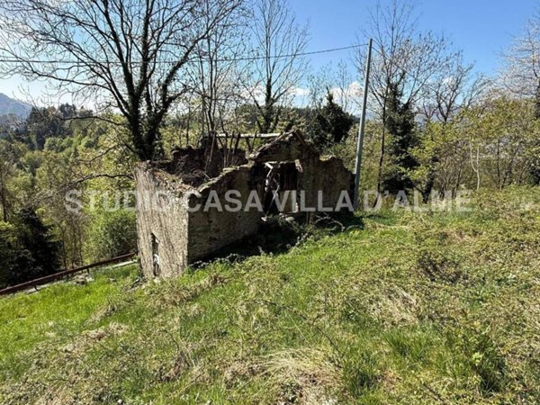 casa indipendente in vendita a Dossena