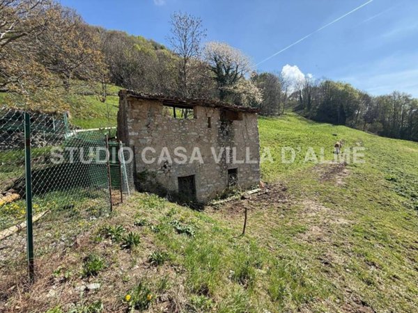 casa indipendente in vendita a Dossena