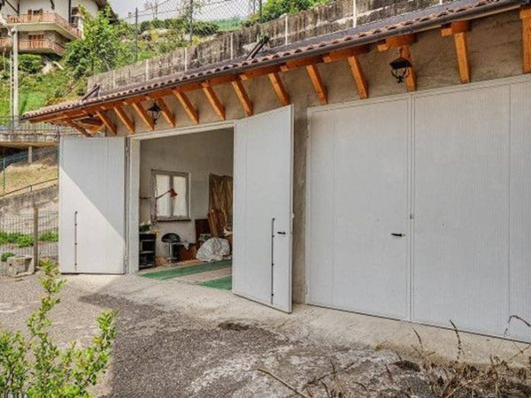 negozio in vendita a Dossena
