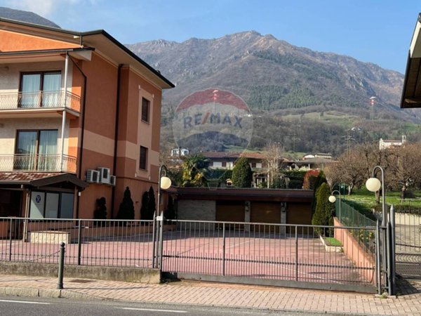 locale commerciale in vendita ad Endine Gaiano