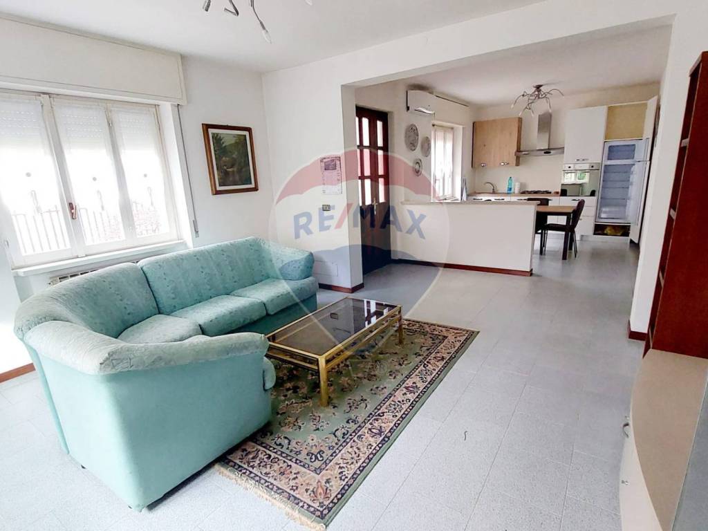 casa indipendente in vendita ad Endine Gaiano in zona Piangaiano