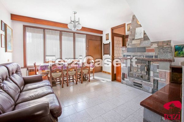 casa indipendente in vendita ad Endine Gaiano in zona Piangaiano