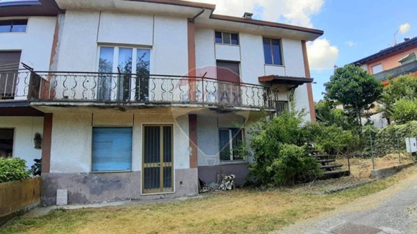 casa indipendente in vendita ad Endine Gaiano in zona Piangaiano