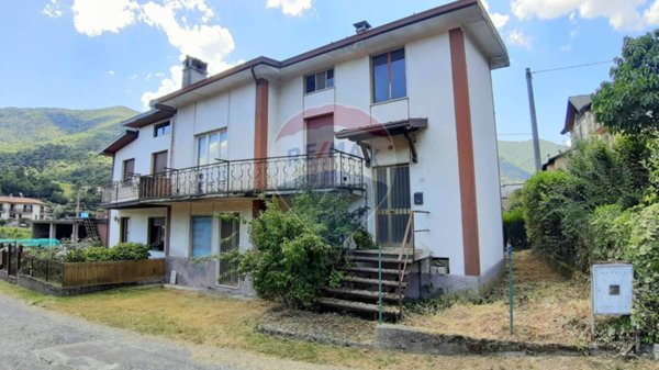 casa indipendente in vendita ad Endine Gaiano in zona Piangaiano
