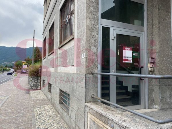 intera palazzina in vendita ad Endine Gaiano