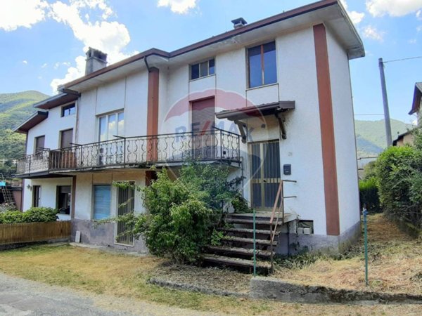 casa indipendente in vendita ad Endine Gaiano in zona Piangaiano