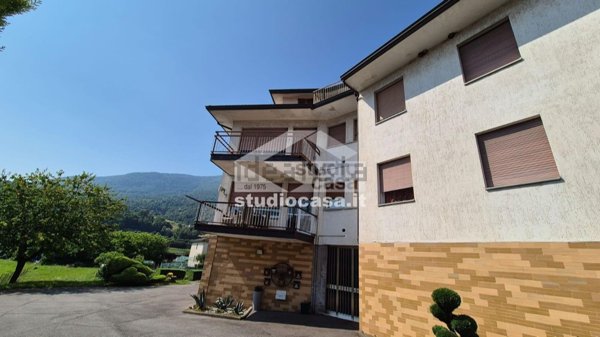 appartamento in vendita ad Endine Gaiano in zona Piangaiano