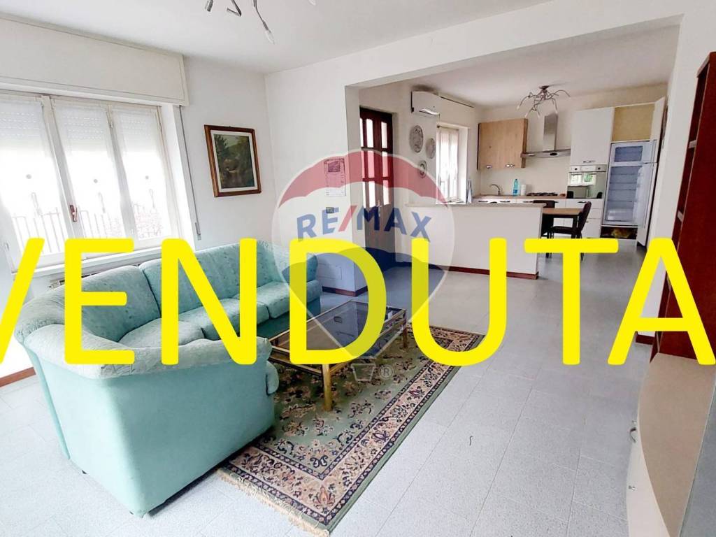 casa indipendente in vendita ad Endine Gaiano in zona Piangaiano