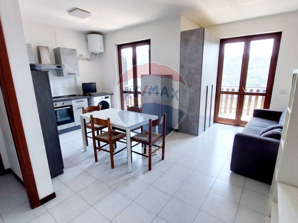 intera palazzina in vendita ad Endine Gaiano